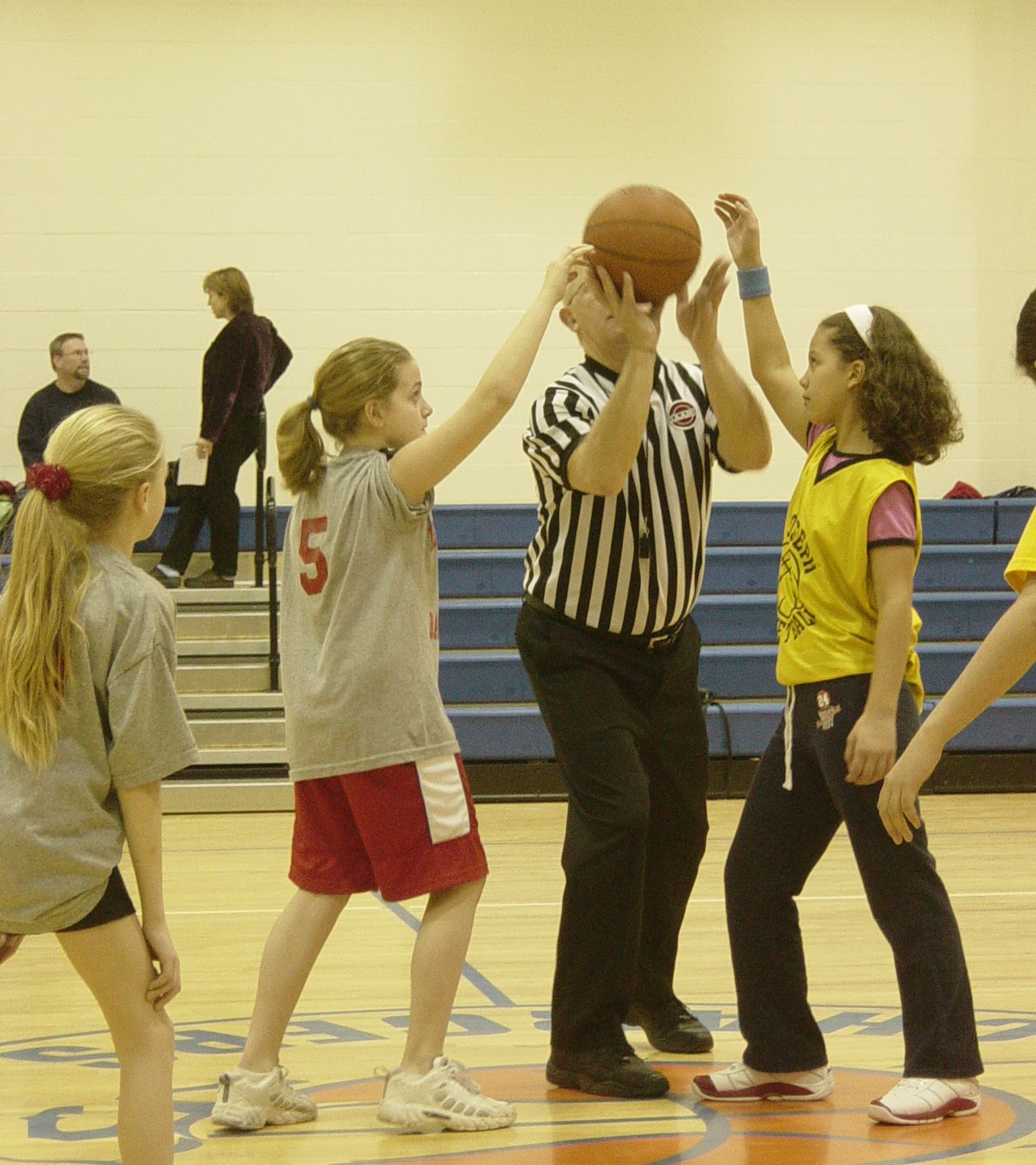 Girls preparing for a basketball jump ball